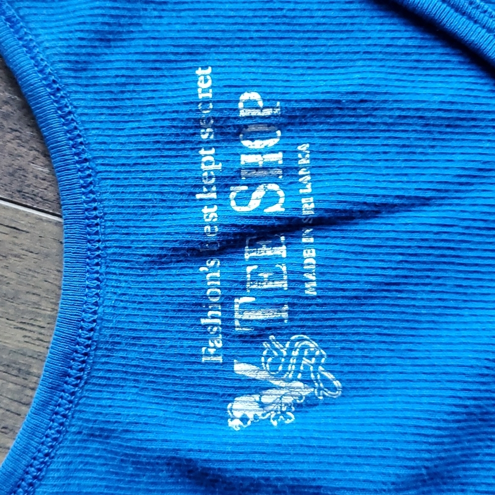 Size Medium VS tank - Picture 2 of 2